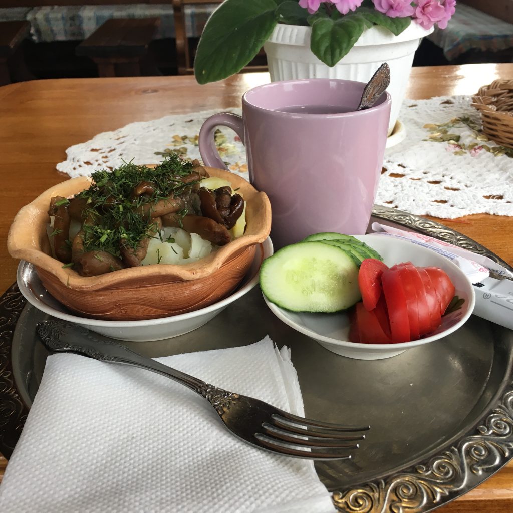 Chainaya Suzdal green tea and potato mushrooms