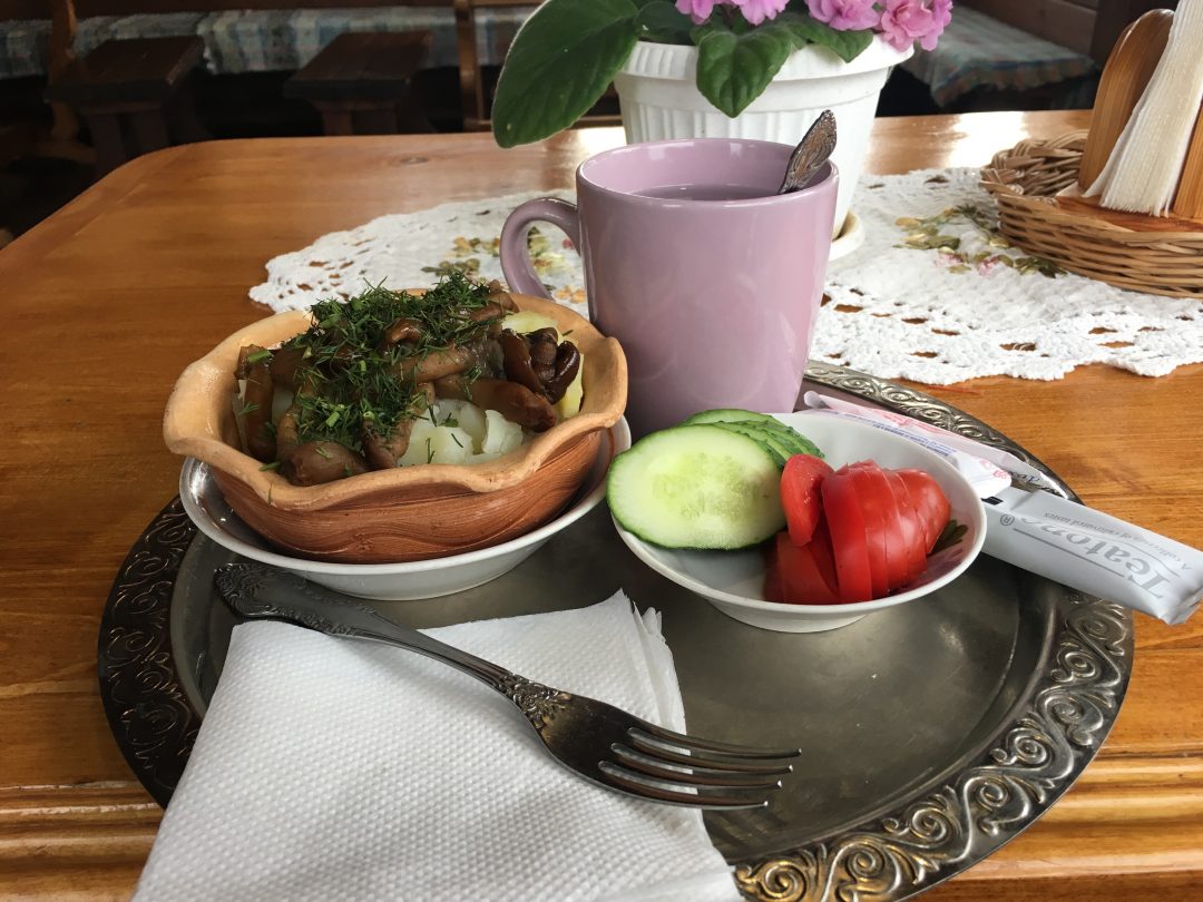 Chainaya Suzdal green tea and potato mushrooms